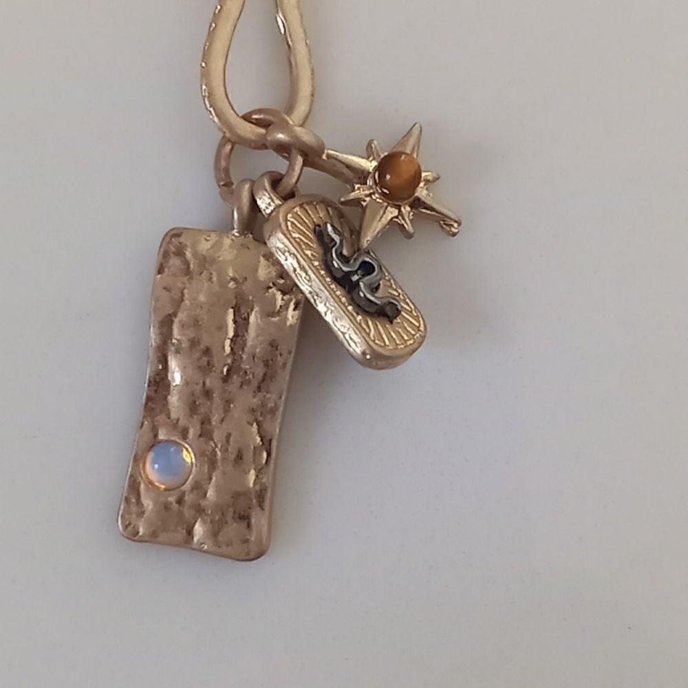 Universal thread necklace - Picture 5 of 6